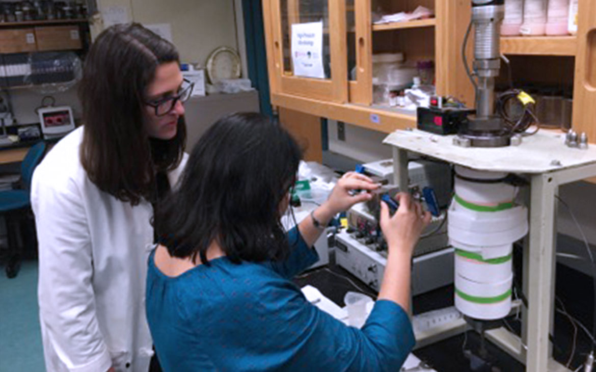 Kelli Mullane (left) and Sushmita Patwardhan (right) collecting a sample from the high-temperature and high-pressure chemostat.