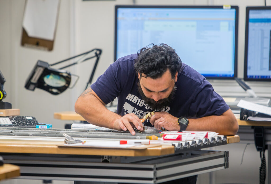 Alejandro_Describing core – Rutgers University Department of Marine and ...