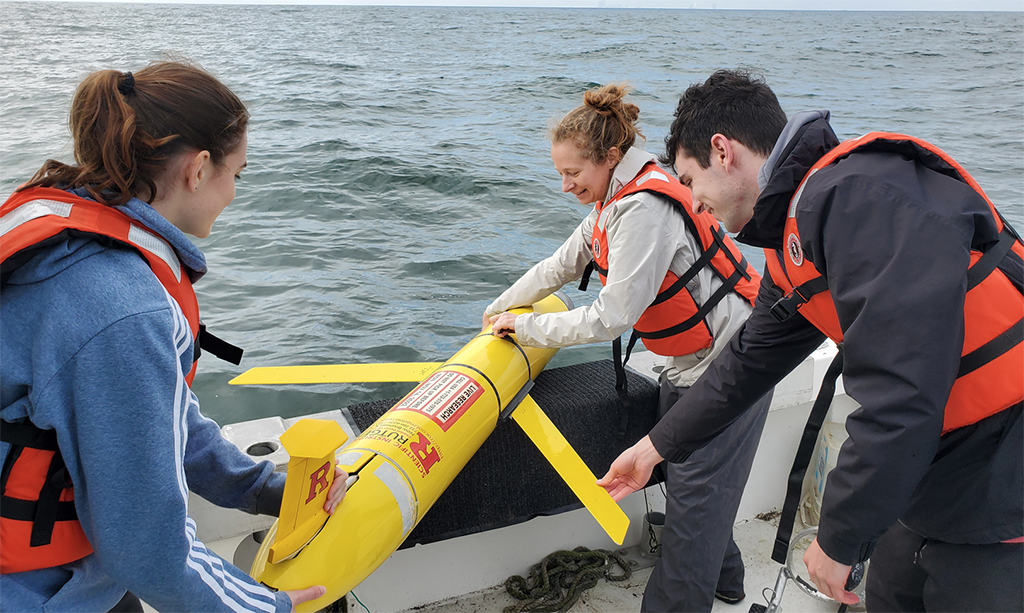 Read more about the article Master’s of Operational Oceanography students deploy, pilot, and recover RU23