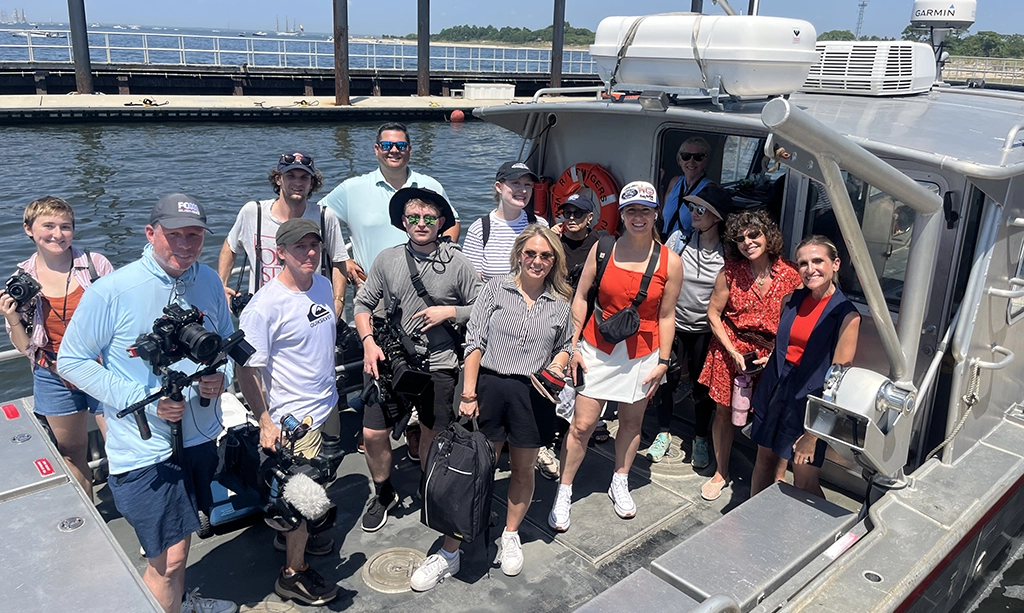 Read more about the article R/V Rutgers Helps Assemble International Fleet for Sail 4th 250 Celebration